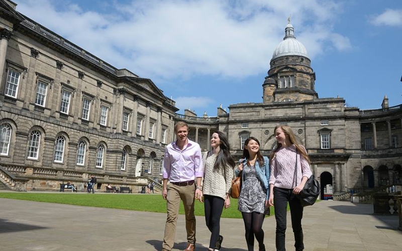 The University of Edinburgh là một trong những trường đại học nổi tiếng ở anh có chất lượng giảng dạy tốt nhất